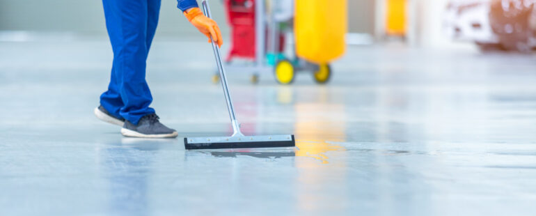 Car,Mechanic,Repair,Service,Center,Cleaning,Using,Mops,To,Roll